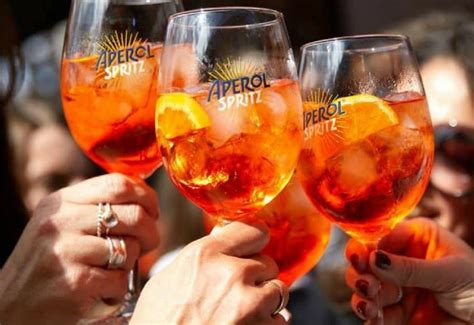 Una nuovo spazio per l'aperitivo a Napoli: apre Terrazza Spritz