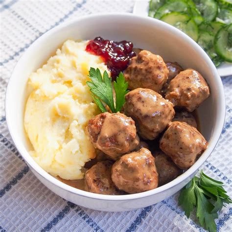 Traditional Swedish meatballs (köttbullar) - Caroline's Cooking