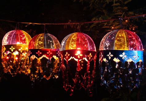 Discover-SriLanka: SRI LANKA - VESAK LANTERNS