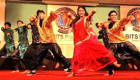 BOLLYWOOD DANCE GROUP IN DUBAI - 2ID EVENTS