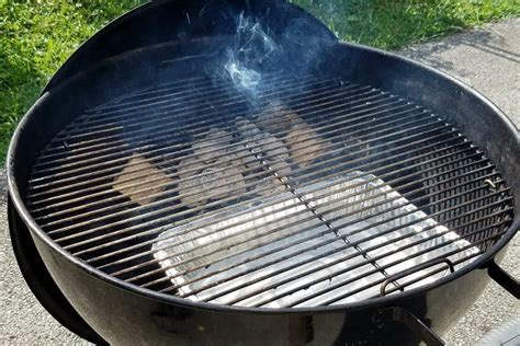 How To Use A Charcoal Smoker In 11 Strategic Steps [With Pictures] - Bro BBQ