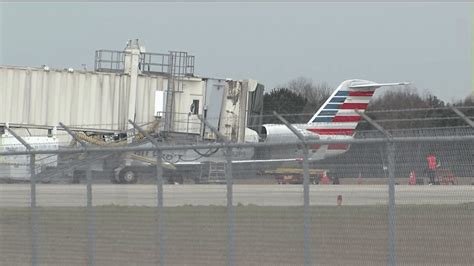 American Airlines makes emergency landing at Mobile Regional Airport | WEAR