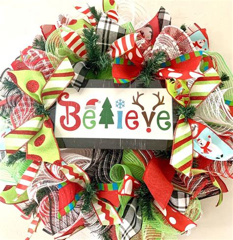 18 Whimsical Christmas Wreaths That Will Wake Up The Festive Spirit In ...