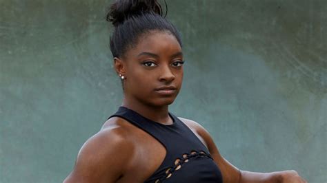 Simone Biles Recreates Iconic Olympic Floor Routine Pose in SI Swimsuit ...