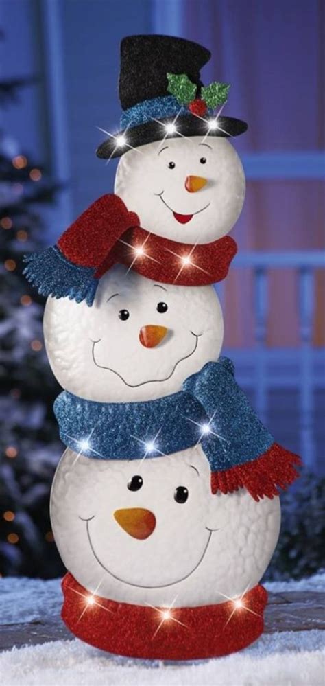 45 Adorable Indoor Animated Christmas Figures ~ GODIYGO.COM