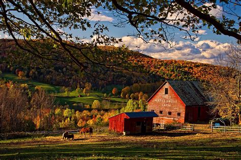 North Pomfret, Vermont | Countryside house, Barn photos, Old barns