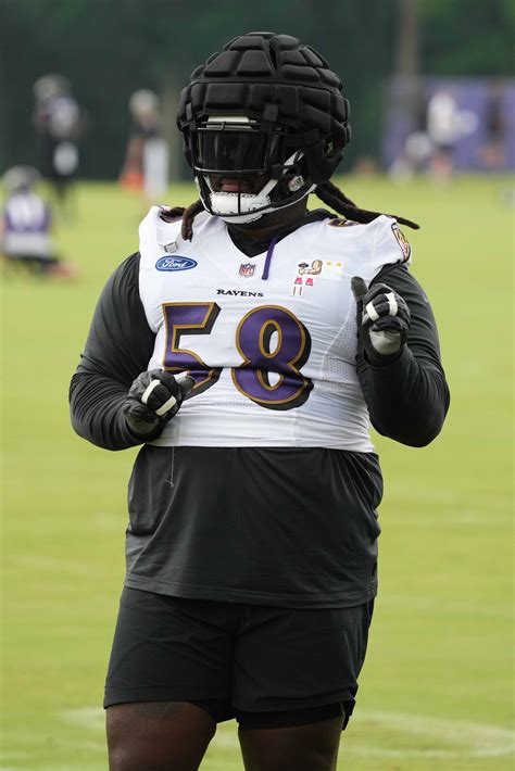 Ravens Extend DL Michael Pierce