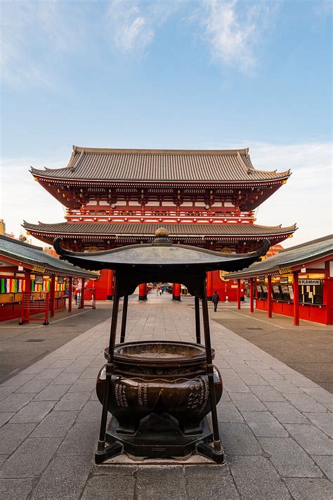 Sensoji Temple in Cherry blossom season, … – License image – 71316950 lookphotos