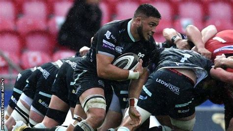 Ethan Roots: Flanker signs permanent Ospreys deal - BBC Sport