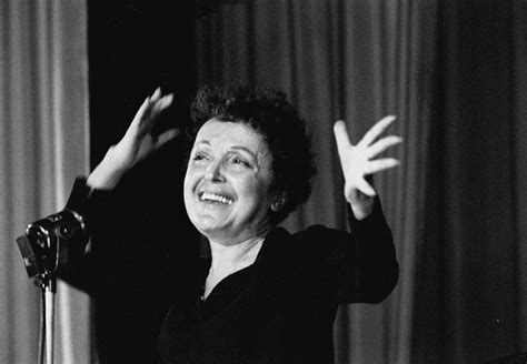 "L'hymne à l'amour" d'Edith Piaf, chanson d'amour préférée des Français (VIDEOS) | FranceSoir