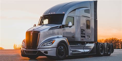 Kenworth announces semi-finalists for 2023 Transition Trucking: Driving for Excellence award