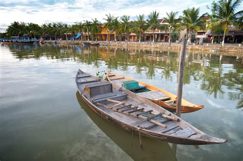 Gambar Transportasi : Gambar Sampan Alat Transportasi Air Tradisional