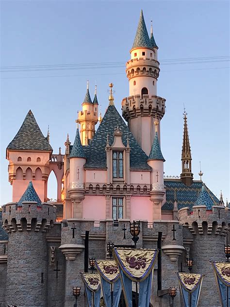 Where To Eat At Disneyland In Anaheim, California