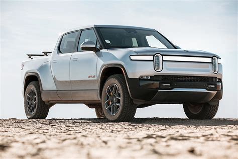 Rivian takes a closer look at the R1T’s interior in a new update - EV Pulse