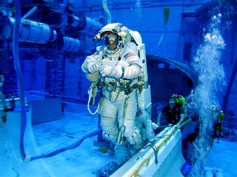 Watch how NASA trains its astronauts to be weightless underwater in 360-degree video