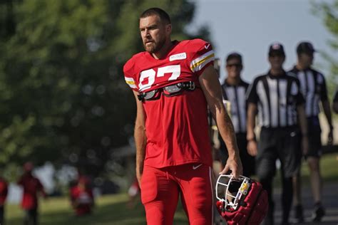 Video: Chiefs' Travis Kelce Punches Jack Cochrane During Training Camp ...