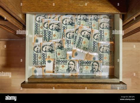 Banknotes Background, Hungarian Forints Stock Photo - Alamy