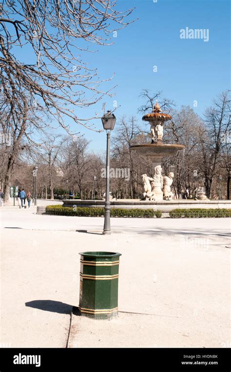 Fountain, Retiro Park, Madrid, Spain Stock Photo - Alamy