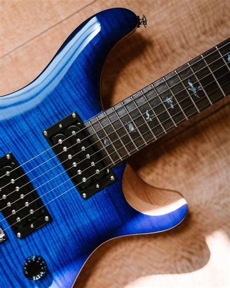 PRS revisits 35th Anniversary SE Custom 24 in a spectacular Faded Blue Burst - gearnews.com