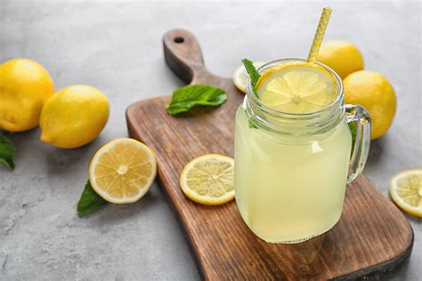 Lemon water - and why should you drink ia glass of it every morning