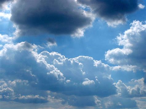 Blue sky with white fluffy clouds | Summer blue sky with bac… | Flickr