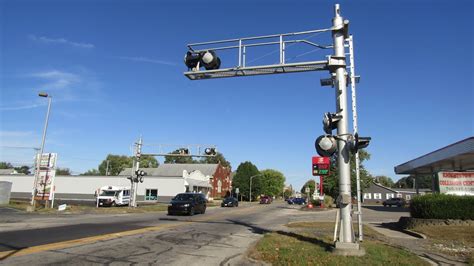 Abandoned Railroad Crossing (US-40, Knightstown, IN) - YouTube