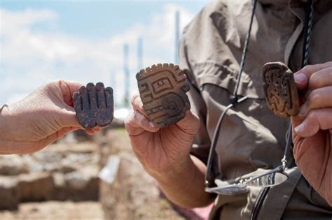 Archaeologists find 3,000-year-old priest’s tomb in Peru | The Ghana Report