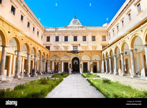 Quadrilatero della facoltà di giurisprudenza , Università degli Studi di Palermo. Sicilia. L ...