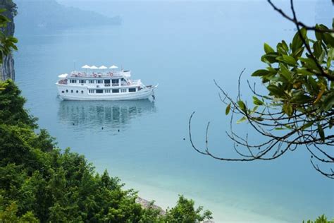 Bhaya Premium Cruise 2 Days/ 1 Night - Vietnam Vacation