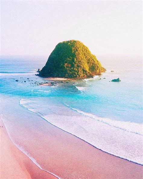 7 Fakta Tentang Pulau Merah Banyuwangi - WisataHits