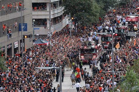 Astros fans come out by the hundreds of thousands to celebrate the city ...