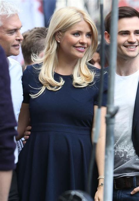 Holly Willoughby baby bump alert: This Morning star is radiant as she ...