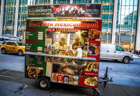 Street Food Vendor Cart in Manhattan Editorial Stock Photo - Image of ...