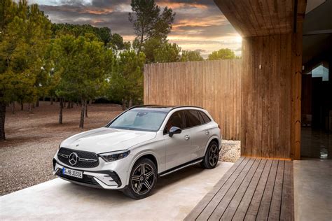 2023 Mercedes-Benz GLC-Class Preview: Trickling Down the Tech | Cars.com