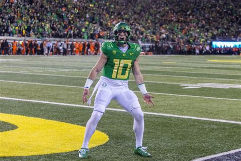 Watch: Oregon Ducks’ Bo Nix throws incredible TD pass to Troy Franklin - oregonlive.com