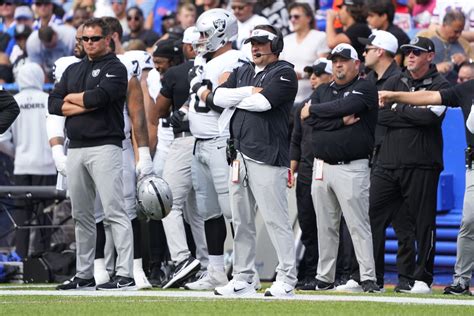 Raiders news: Las Vegas last in NFL in plays run - Silver And Black Pride