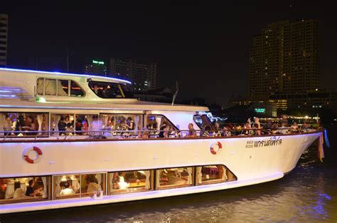 Chao Phraya River Cruise Night