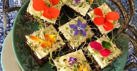 Cooking with flowers: Pumpernickel sandwiches with herb cream cheese ...