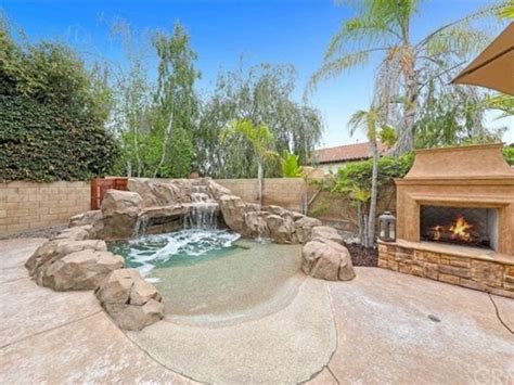 15 California Pool Homes Perfect For Diving Into Summer Fun | Walnut ...