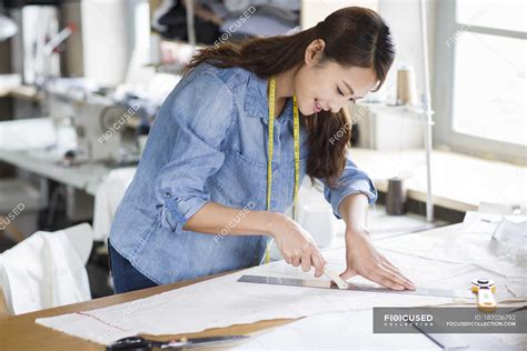 Chinese female tailor working in atelier — people, occupation - Stock Photo | #183036792