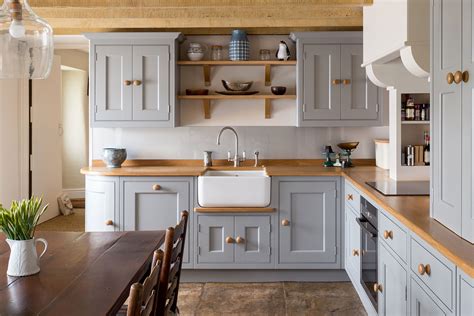 How to achieve a farmhouse kitchen look – the materials and features that are key | Homes & Gardens