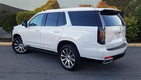 First Spin: 2021 Cadillac Escalade | The Daily Drive | Consumer Guide®