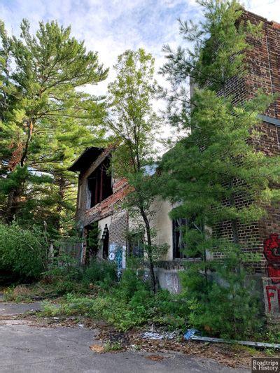 Ruins of Sawyer School | History Handbook