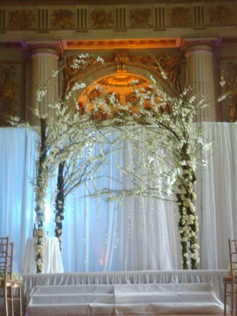 Altar decorations for outdoor wedding. Need ideas please!