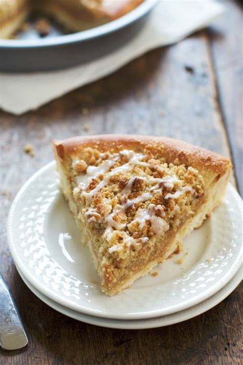 Deep Dish Cinnamon Streusel Dessert Pizza Recipe - Pinch of Yum