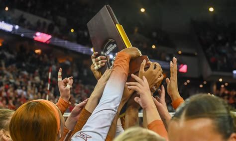 Social media reacts as Texas volleyball wins the national championship