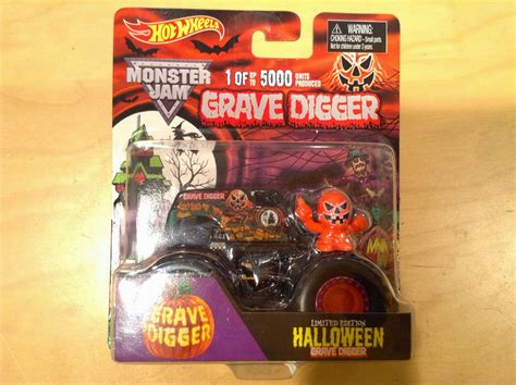 JULIAN'S HOT WHEELS BLOG: 2014 Limited Edition Halloween Grave Digger Monster Jam Truck