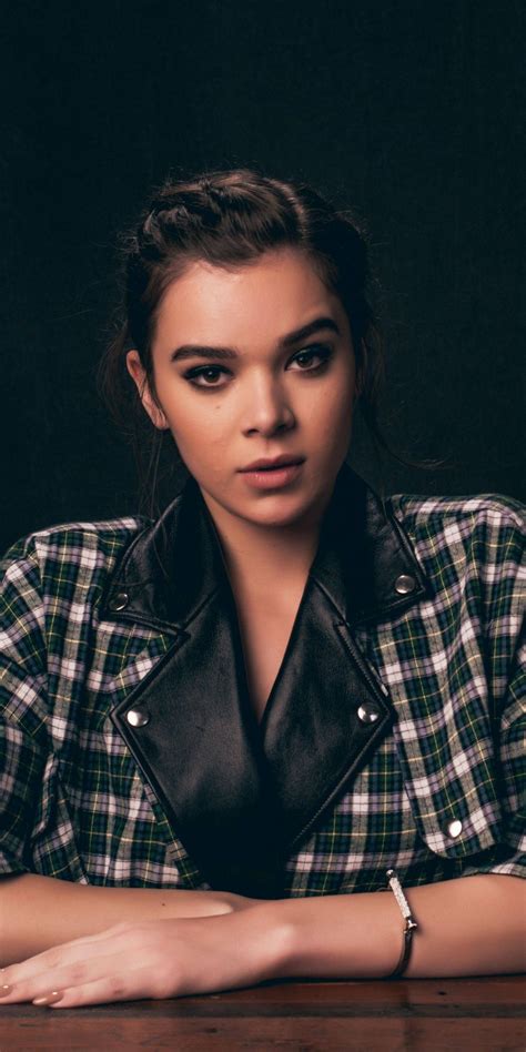 Brunette, confident, Hailee Steinfeld, gorgeous, 1080x2160 wallpaper | Hailee steinfeld, Hailee ...