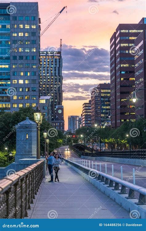 Boston, US - June 7,2019 : People Taking Photo on Longfellow Bridge during Sunset Editorial ...