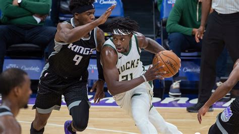 Jrue Holiday agrees to $160 million extension with Milwaukee Bucks